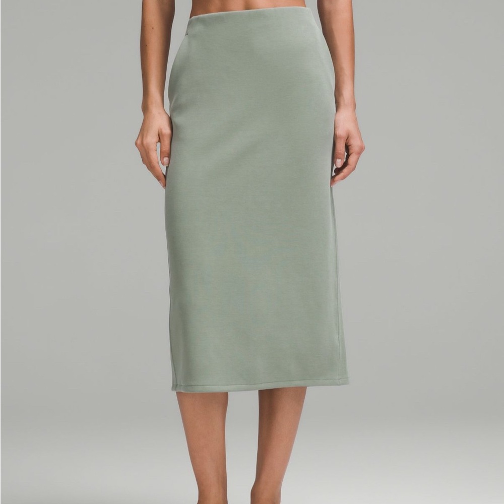 Softstreme High-Rise Midi Skirt in Grey Eucalyptus